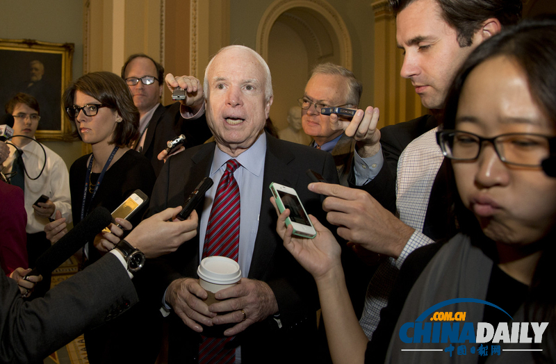 美參院領(lǐng)袖宣布兩黨達(dá)成提高債務(wù)上限協(xié)議 博納握拳慶祝