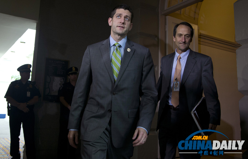 美參院領(lǐng)袖宣布兩黨達(dá)成提高債務(wù)上限協(xié)議 博納握拳慶祝