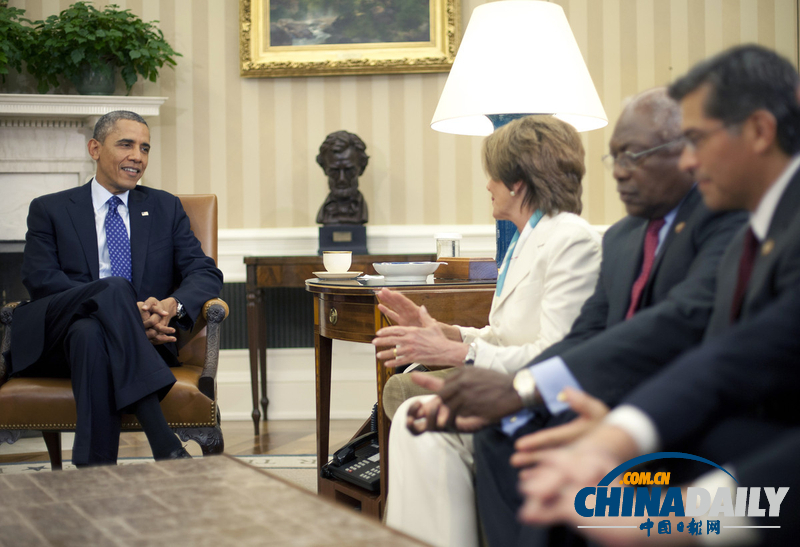 美參院領(lǐng)袖宣布兩黨達成提高債務上限協(xié)議 博納握拳慶祝