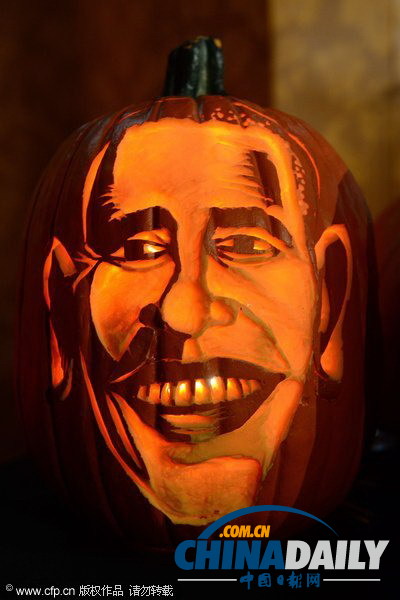 美藝術(shù)家雕刻南瓜“魔鬼”畫像 第一夫人現(xiàn)“猙獰面目”