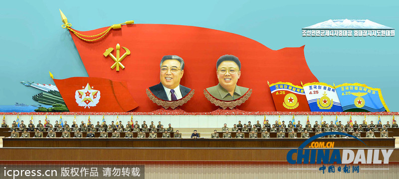 金正恩嘉獎(jiǎng)連長政治指導(dǎo)員 與士兵親密合影（圖文）