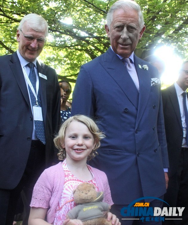 查爾斯登《時代》封面 否認曾說“當(dāng)國王像坐牢”（組圖）