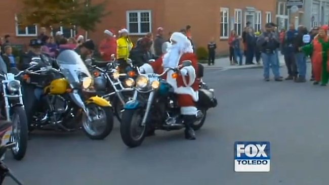 美患癌少年只剩數(shù)周生命 民眾自發(fā)提前為其慶祝圣誕節(jié)