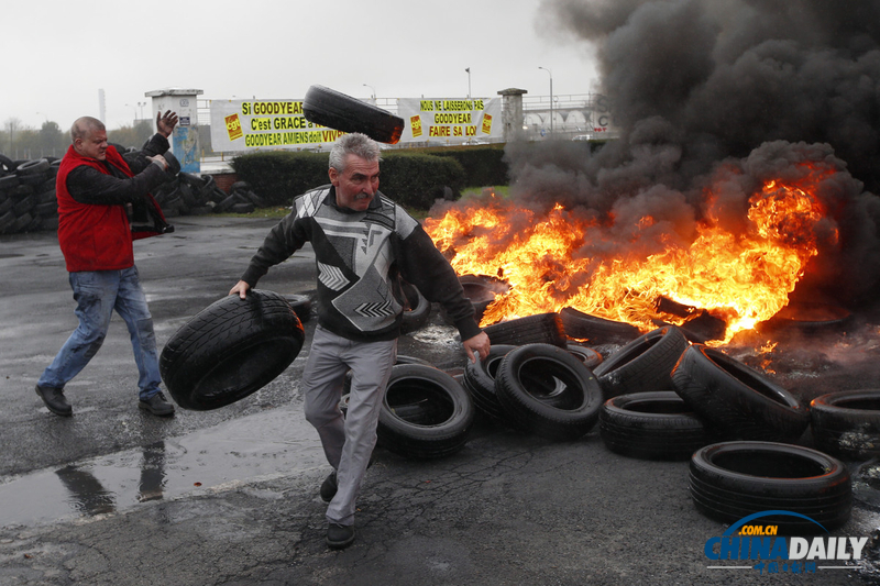 法國:固特異公司雇員焚燒輪胎抗議遭解雇(組圖)
