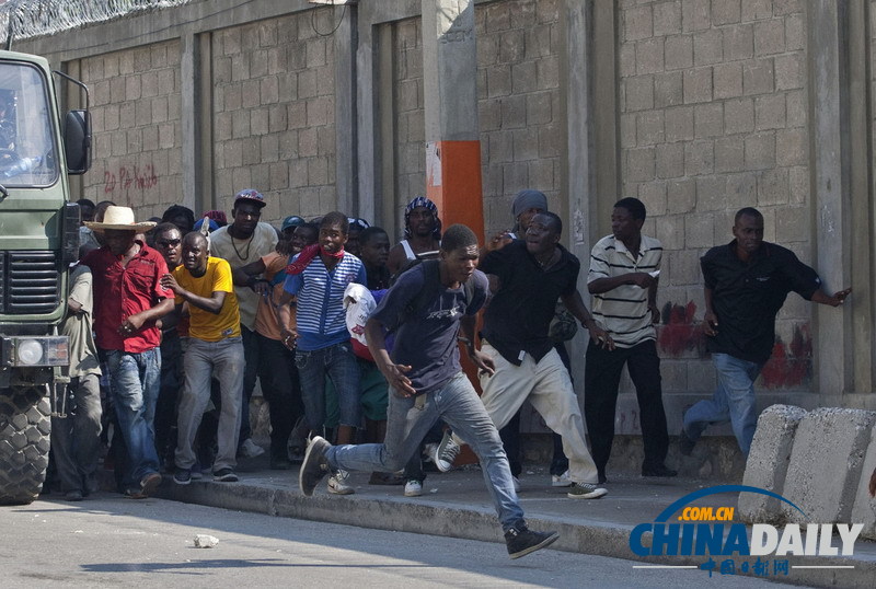 海地民眾反政府示威 要求總統(tǒng)下臺(tái)