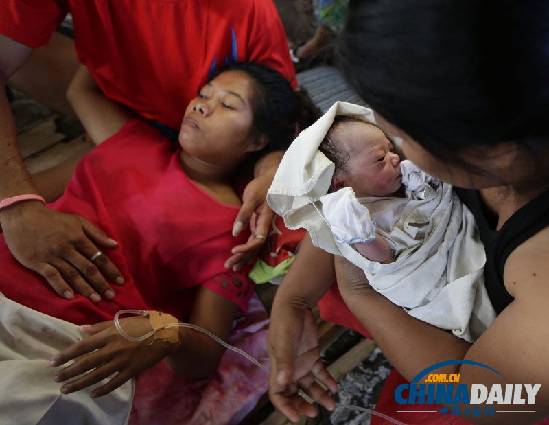 菲律賓臺(tái)風(fēng)重災(zāi)區(qū)傳來(lái)好消息 孕婦機(jī)場(chǎng)誕下女嬰