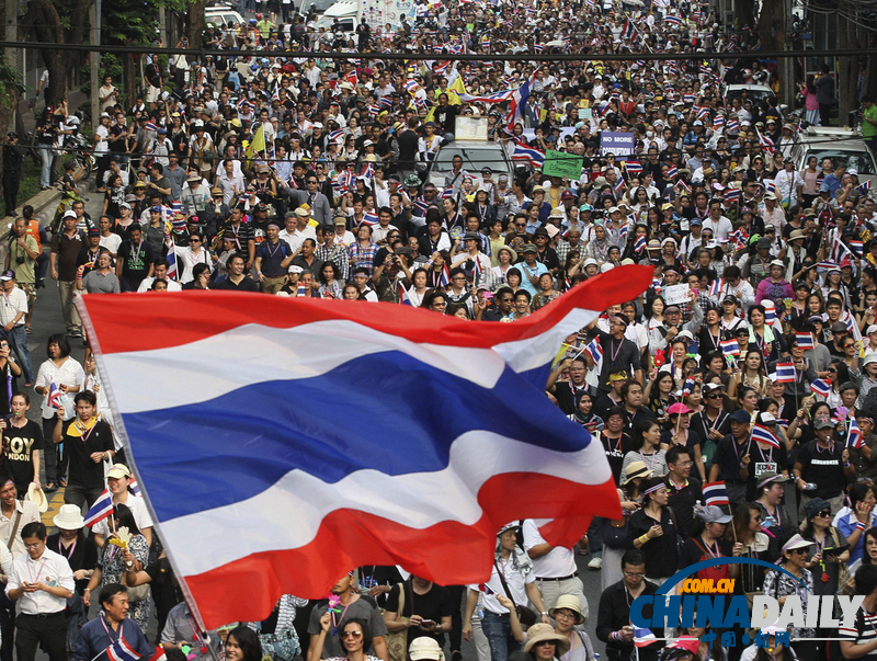 泰國民眾持續(xù)示威抗議大赦法案(組圖)