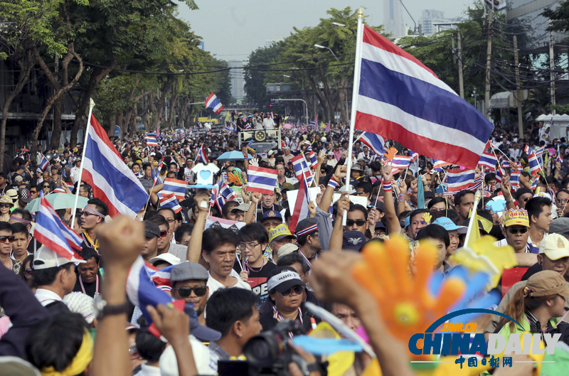 泰國民眾持續(xù)示威抗議大赦法案（組圖）