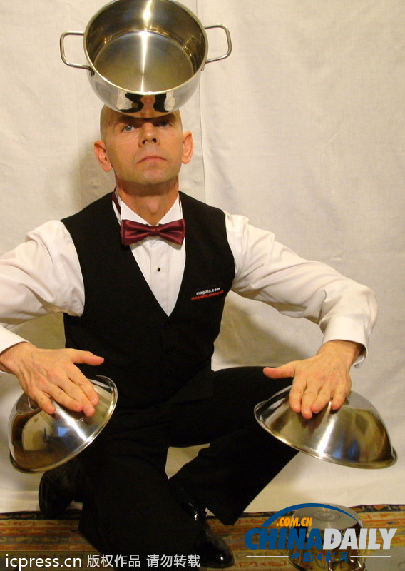 現(xiàn)實版“萬磁王“！德男子用念力控制吸附金屬