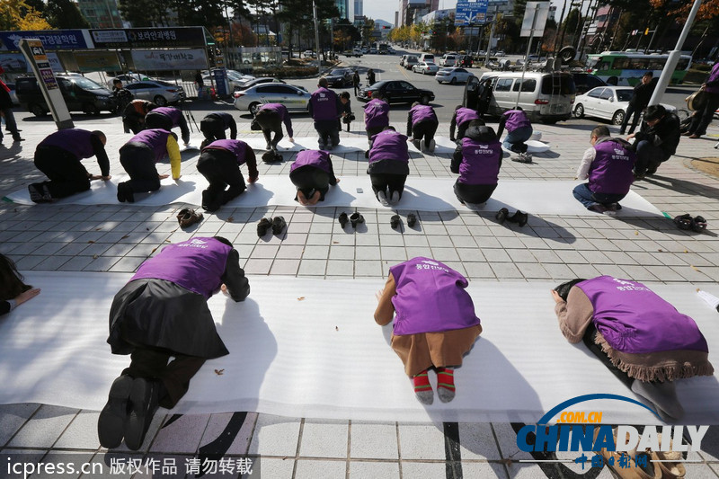 韓統(tǒng)合進(jìn)步黨削發(fā)議員跪地 抗議政府要求解散政黨