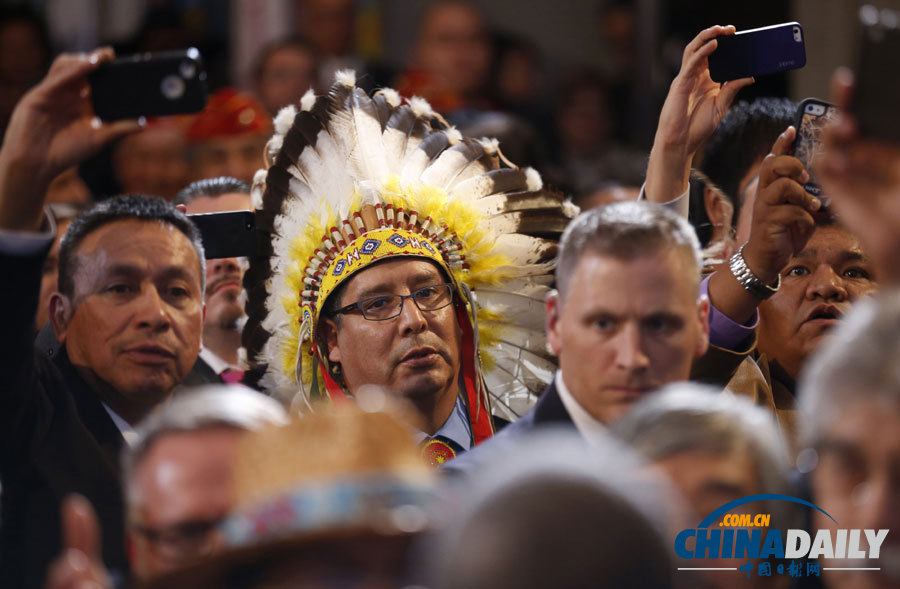 奧巴馬出席最大規(guī)模“部落會議” 與原住民熱情互動（高清組圖）