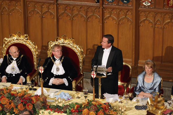 卡梅倫“奢華”宴會上提倡節(jié)儉成笑話