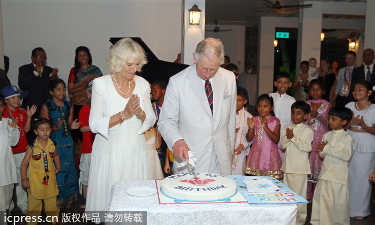 查爾斯攜卡米拉于斯里蘭卡切蛋糕 慶祝65歲生日