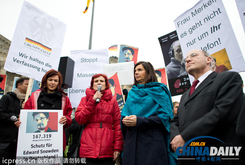 德國(guó)議會(huì)討論監(jiān)聽(tīng)事件 民眾示威聲援斯諾登