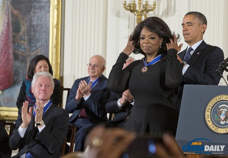 奧巴馬向克林頓頒發(fā)總統(tǒng)自由勛章 紀念前總統(tǒng)肯尼迪