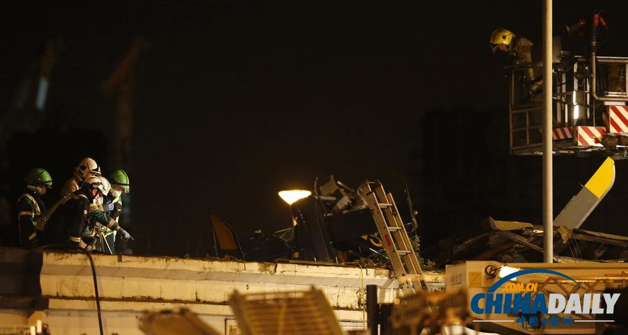 蘇格蘭警用直升機(jī)墜落酒吧 已致3死數(shù)十人傷(圖)