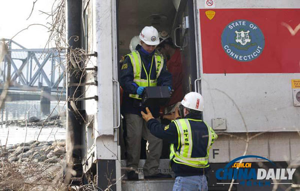 紐約脫軌客運(yùn)列車司機(jī)被指事故前一刻打盹 全美嘩然