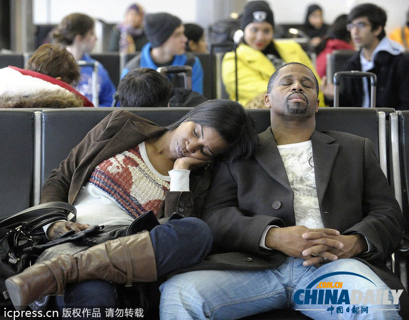 冬季風(fēng)暴席卷美國(guó)得州 高速路事故頻發(fā)難通行