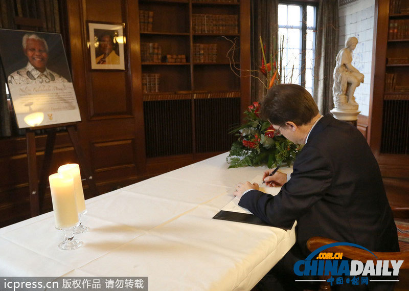 奧巴馬抵達(dá)南非 將出席曼德拉官方追悼會