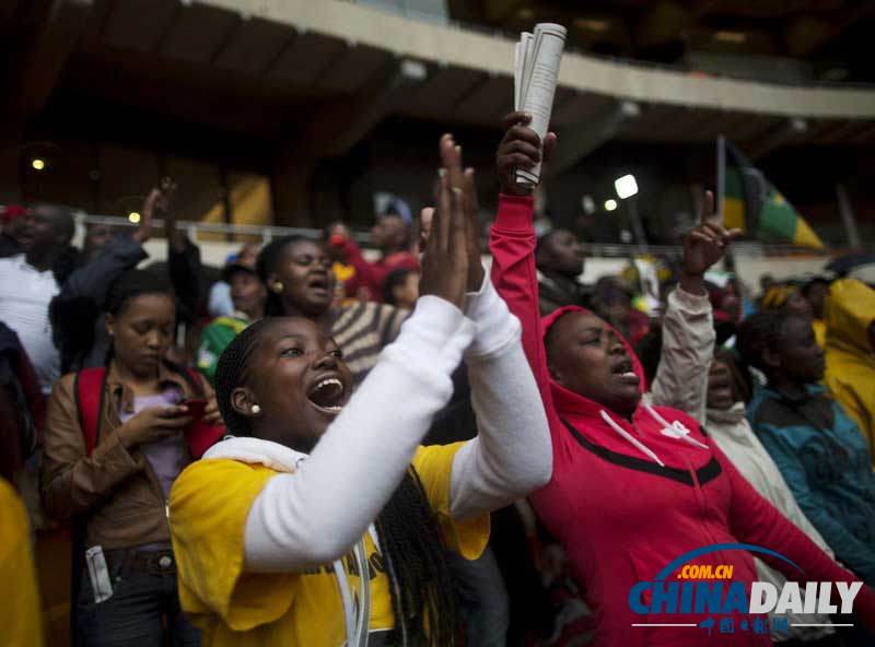 奧巴馬抵達(dá)南非 將出席曼德拉官方追悼會