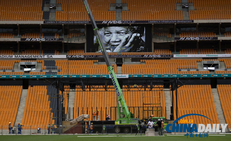 曼德拉親孫參加民眾游行 葬禮將舉行籌備場(chǎng)地一窺