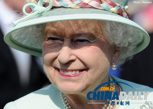 英國(guó)女王在白金漢宮走廊堅(jiān)果碗里做記號(hào) 防警衛(wèi)偷吃