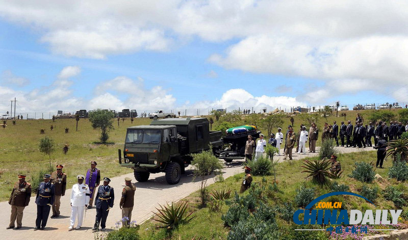 曼德拉靈柩下葬 漂泊80余載終落葉歸根