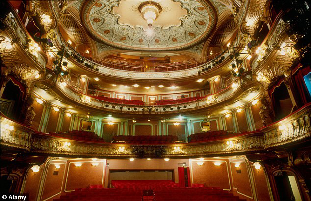 倫敦阿波羅劇院觀眾席倒塌多人被困瓦礫下