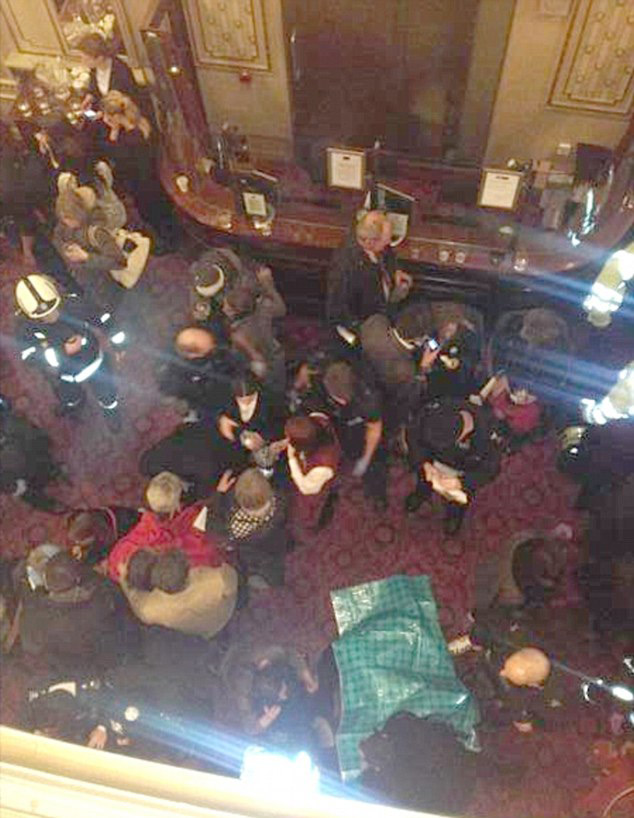 倫敦阿波羅劇院觀眾席倒塌多人被困瓦礫下