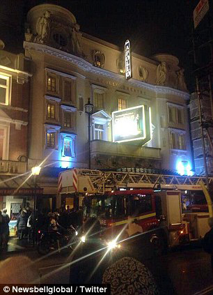 倫敦阿波羅劇院觀眾席倒塌多人被困瓦礫下