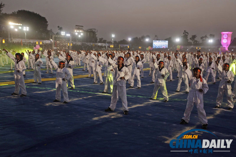 印度女子運(yùn)動(dòng)會(huì)上展現(xiàn)高超自我防衛(wèi)武術(shù)