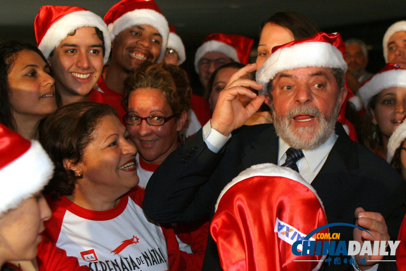 扮裝搞鬼拍全家福 盤點(diǎn)各國政要的溫情圣誕時(shí)刻