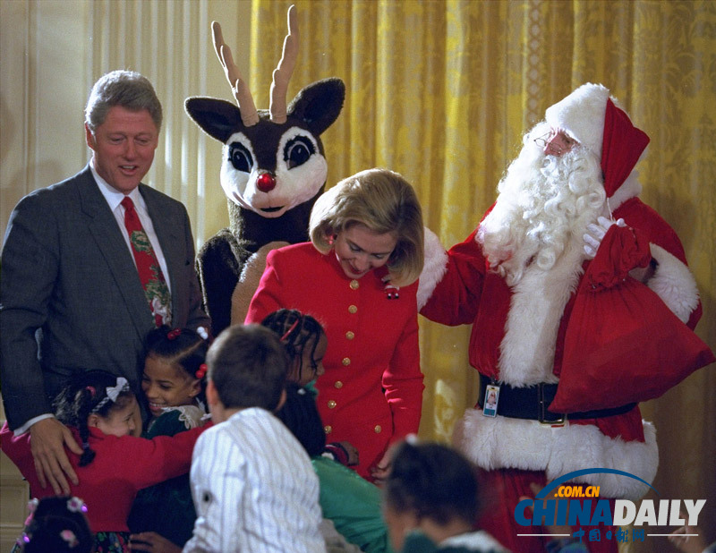 扮裝搞鬼拍全家福 盤點(diǎn)各國(guó)政要的溫情圣誕時(shí)刻