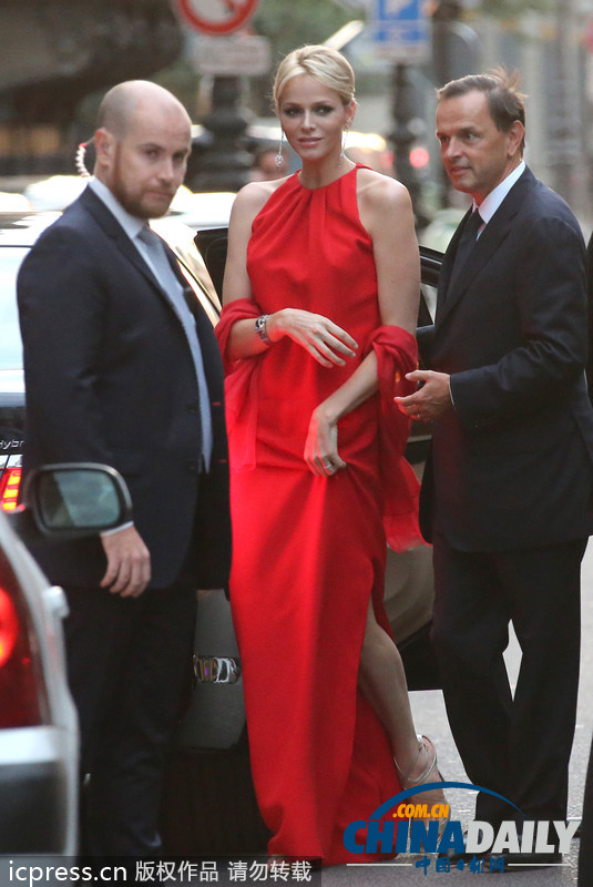 紅紅火火迎新年！盤點王室政要紅裙奪目一刻