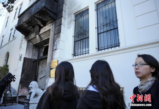 圖:中國駐舊金山總領(lǐng)館正門遭縱火 領(lǐng)館工作照常