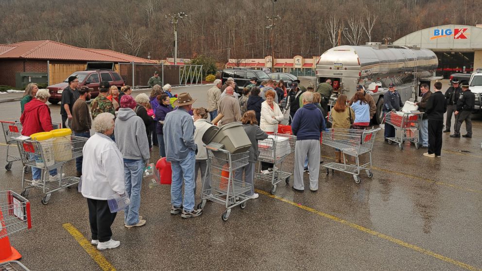 美國(guó)化學(xué)品泄漏持續(xù)污染自來(lái)水 30萬(wàn)人受影響