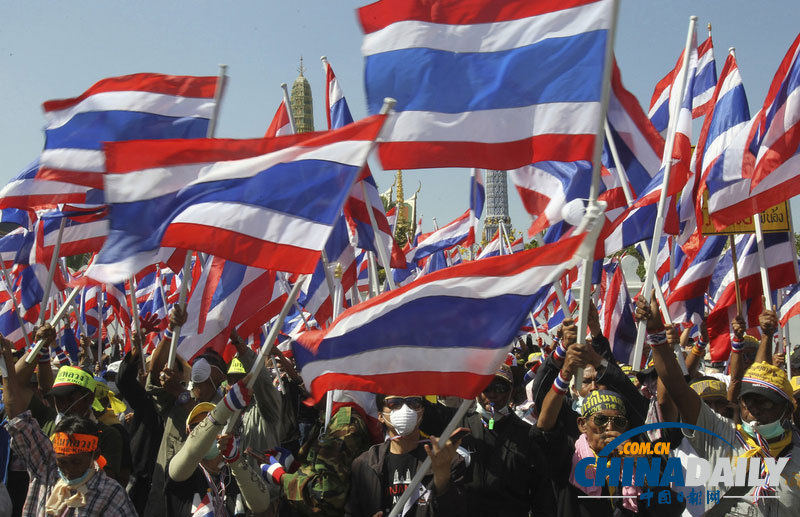 泰國(guó)“封城”第三日槍聲響起 至少2名抗議者受傷