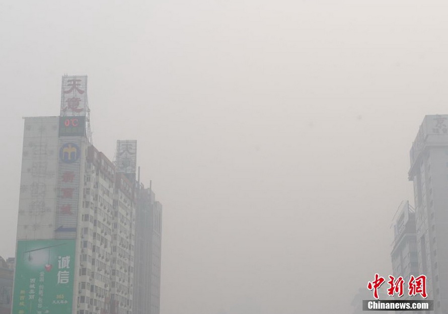 春運首日北京遭遇霧霾天