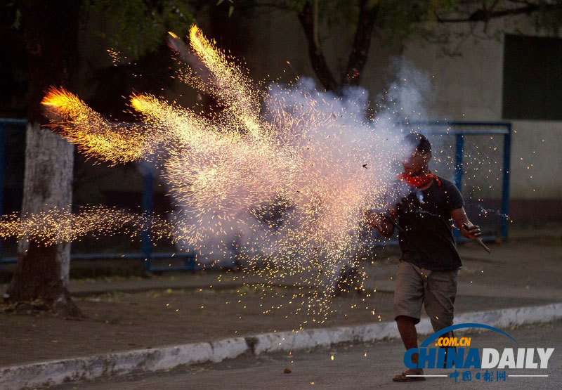 尼加拉瓜警察擊斃示威工人 民眾攜自制火器對抗