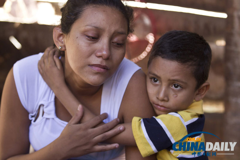 尼加拉瓜警察擊斃示威工人 民眾攜自制火器對(duì)抗