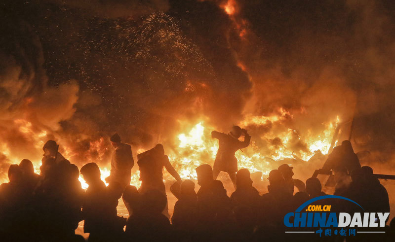 烏克蘭首都沖突持續(xù) 3名示威者遇難高清現(xiàn)場(chǎng)圖