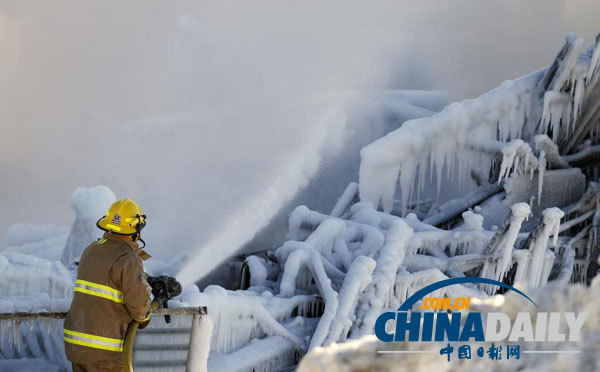 圖：加拿大養(yǎng)老院發(fā)生火災(zāi)致3人死亡30人失蹤