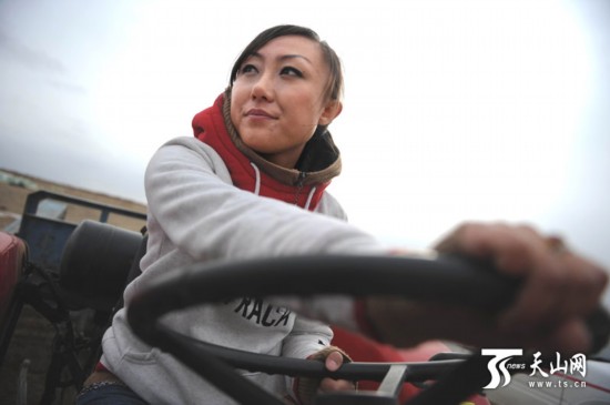 劉佳:80后女大學(xué)生回鄉(xiāng)種地 讓戈壁灘變新型農(nóng)場