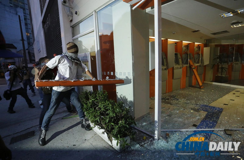 巴西民眾抗議舉辦世界杯 要求改善公共服務(wù)