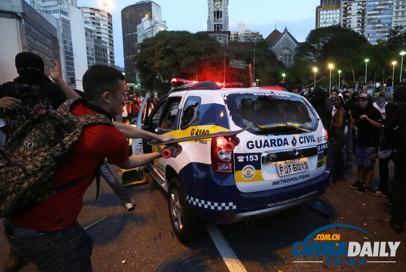 巴西民眾抗議舉辦世界杯 要求改善公共服務(wù)