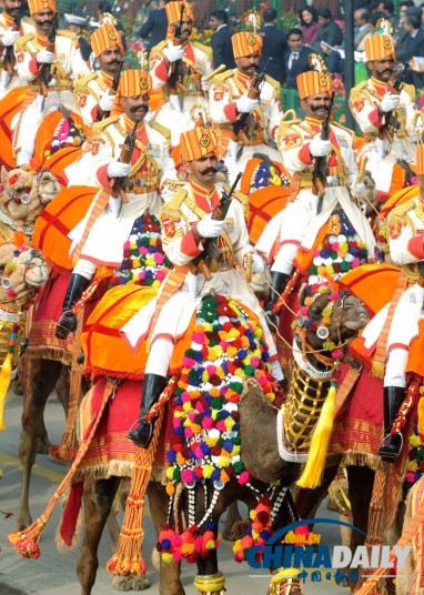 印度閱兵式展先進(jìn)武器 安倍出席保安持槍護(hù)衛(wèi)