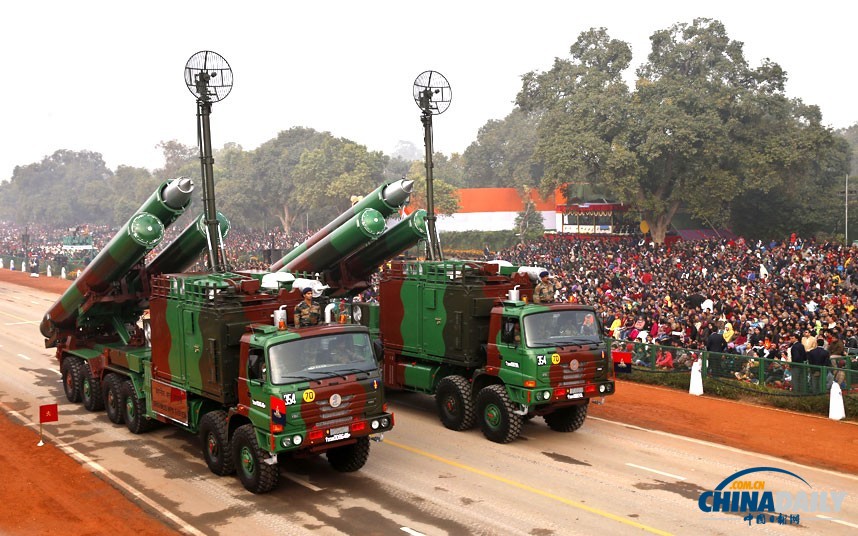 印度閱兵式展先進武器 安倍出席保安持槍護衛(wèi)