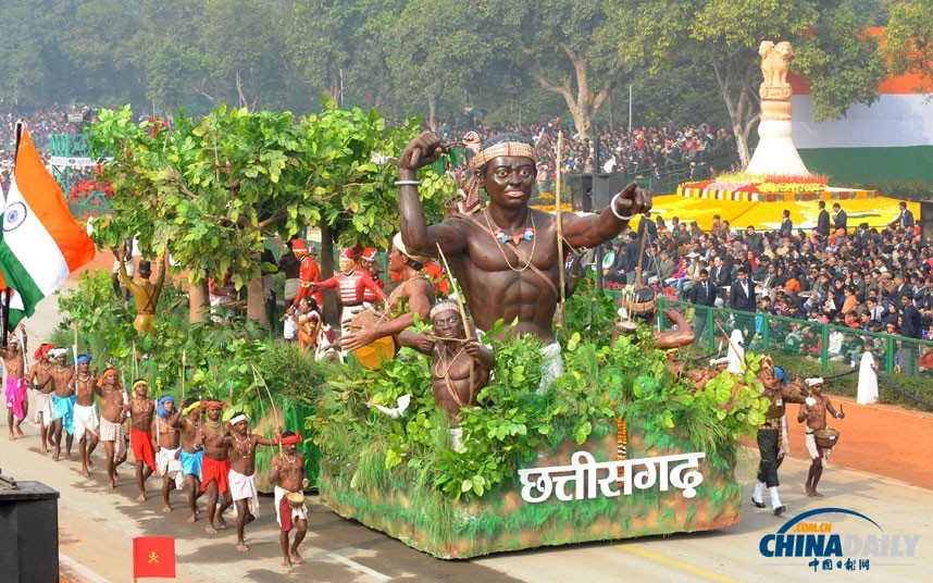 印度閱兵式展先進武器 安倍出席保安持槍護衛(wèi)