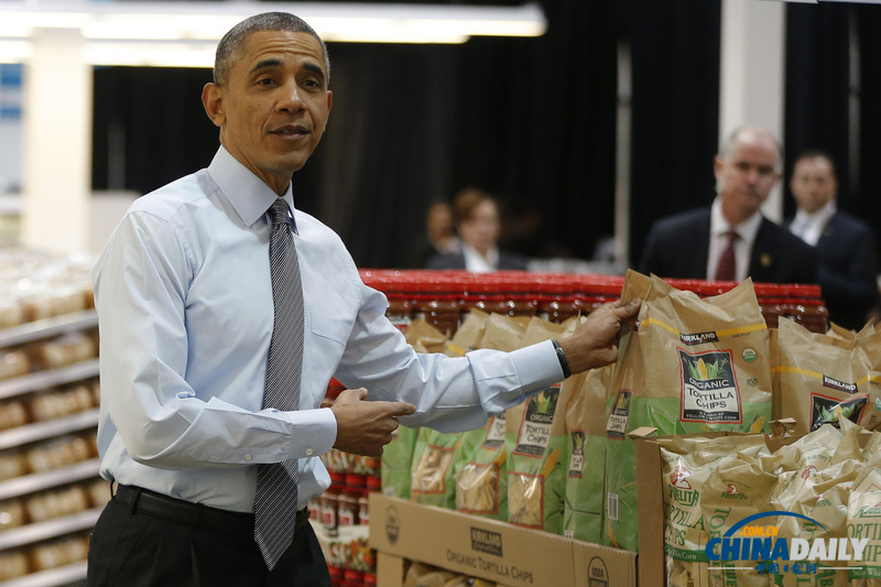 奧巴馬參觀超市秀親民 承諾將提高最低工資標準