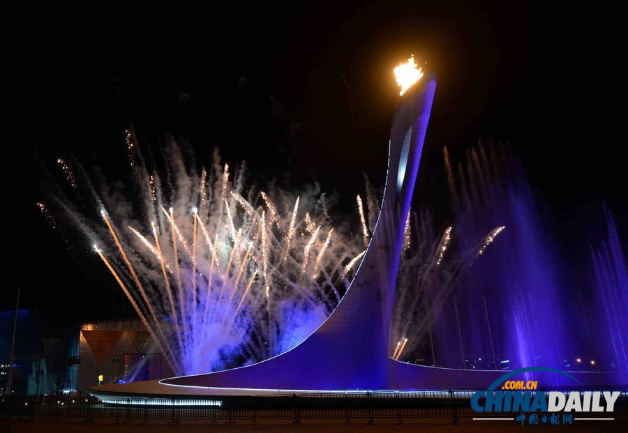 索契冬奧會開幕式：點(diǎn)燃主火炬 禮花盛放